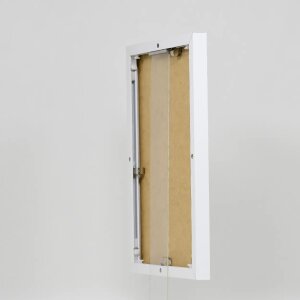 Эффектная алюминиевая фоторамка Quadro 25x35 см с белым антибликовым стеклом и задней панелью из МДФ