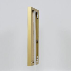 Эффектная алюминиевая фоторамка Quadro 21x28 см золотое музейное стекло