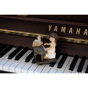 Декоративная фигурка Clayre & Eef 6PR5029 Ребенок с пианино 10x6x10 см Коричневый
