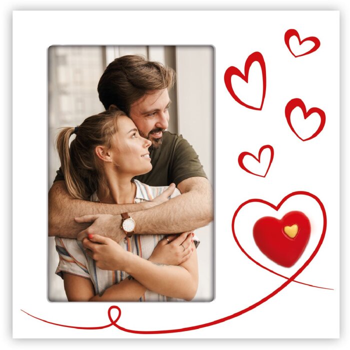 Фоторамка Roberta 10×15 см, вертикальна, біла з серцями та підставкою